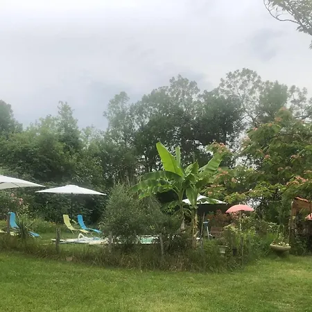 Gite 40 M2 - A Coutras Studio Avec Kitchenette , Espace Salon, Tv, 2 A 3 Personnes Piscine Wifi Clim Pres Saint Emilion Apartman