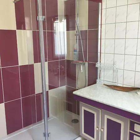 Apartament Gite 40 M2 - A Coutras Studio Avec Kitchenette , Espace Salon, Tv, 2 A 3 Personnes Piscine Wifi Clim Pres Saint Emilion